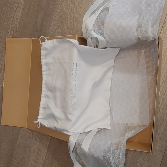 Michael Kors Greenwich Black Handbag NWT - Picture 11 of 15